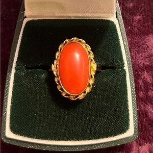 Vintage 18K （750) Natural Coral Ring